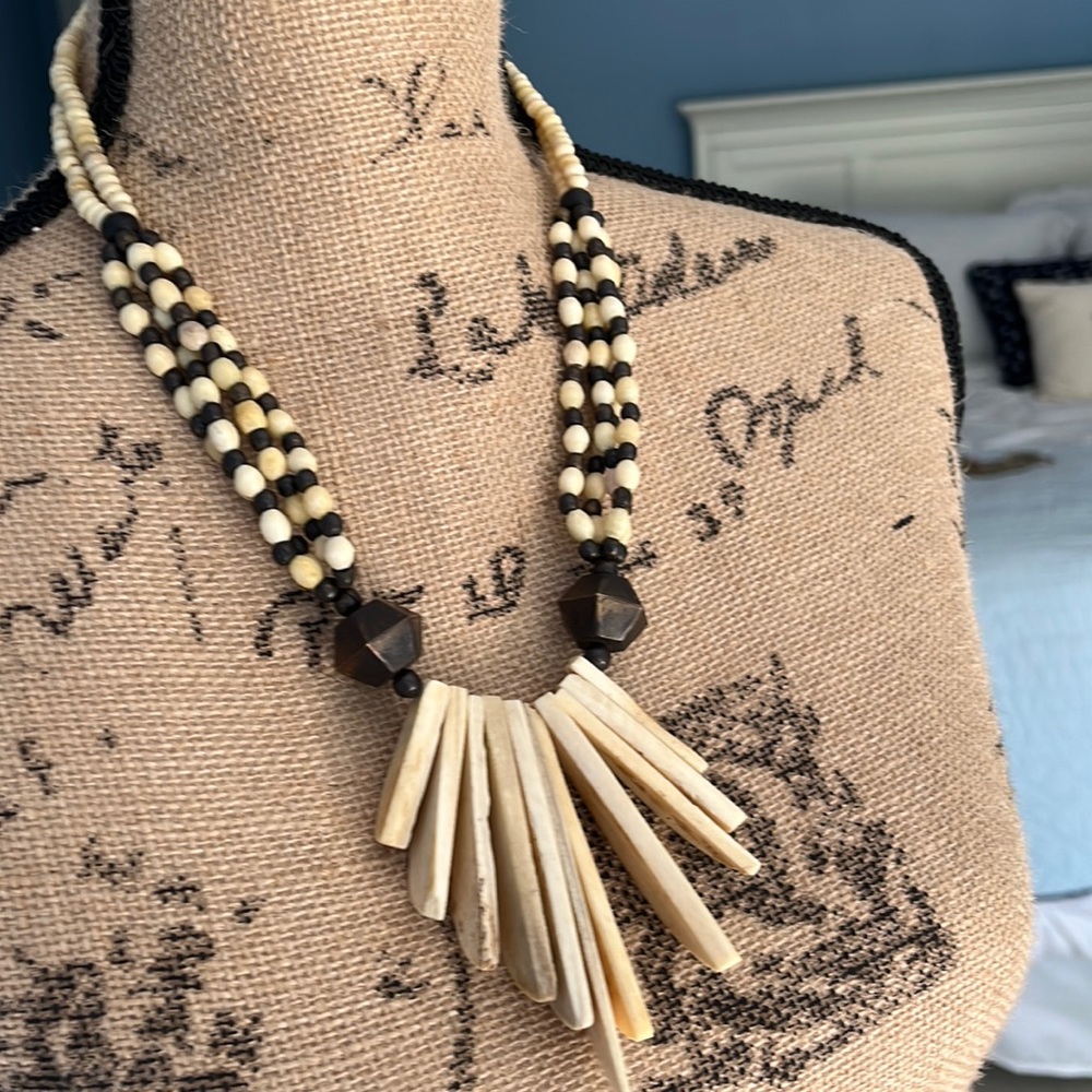 Vintage woman’s wood bead necklace 20”